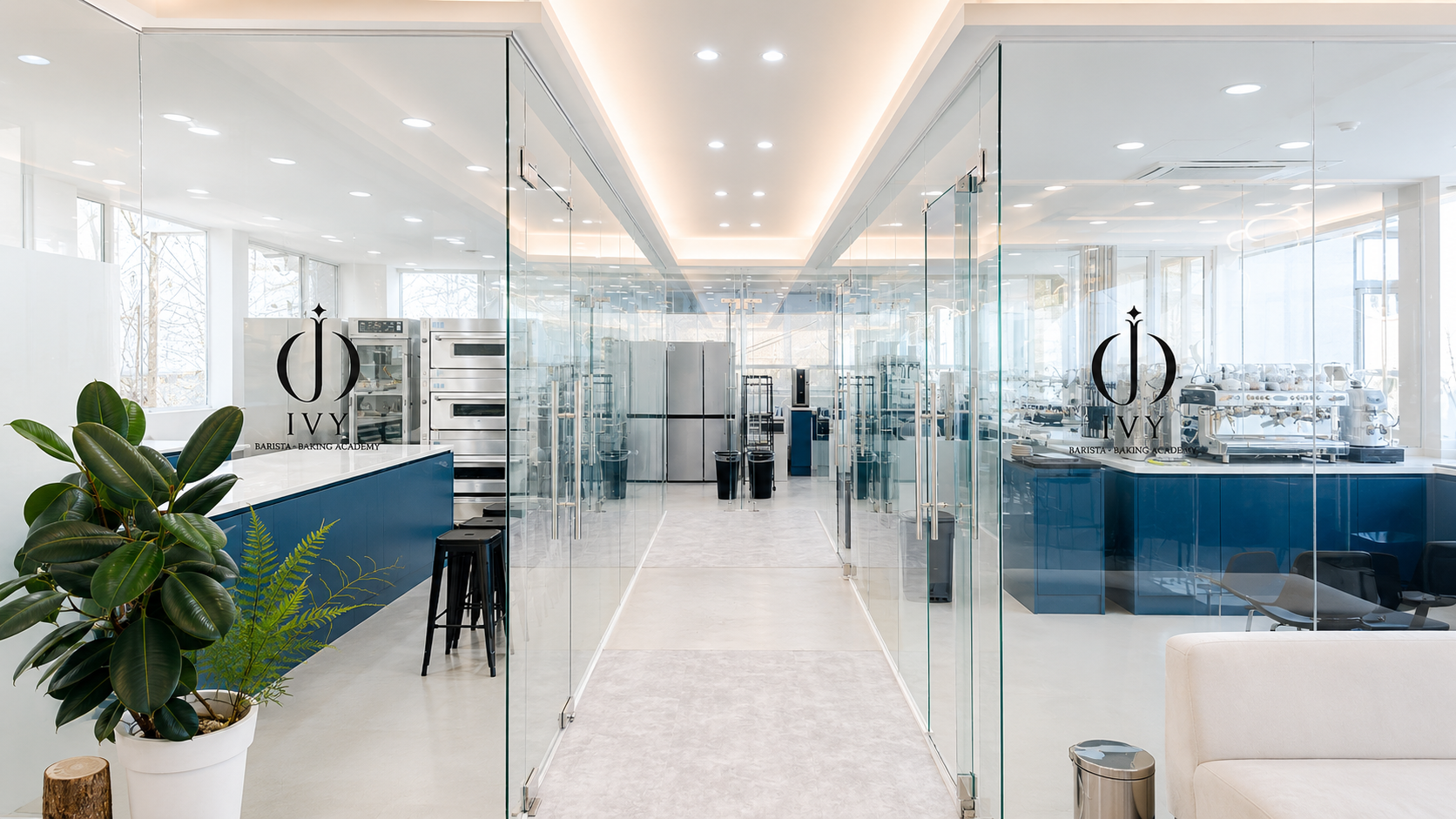 인천 캠퍼스 복도 및 실습실 전경